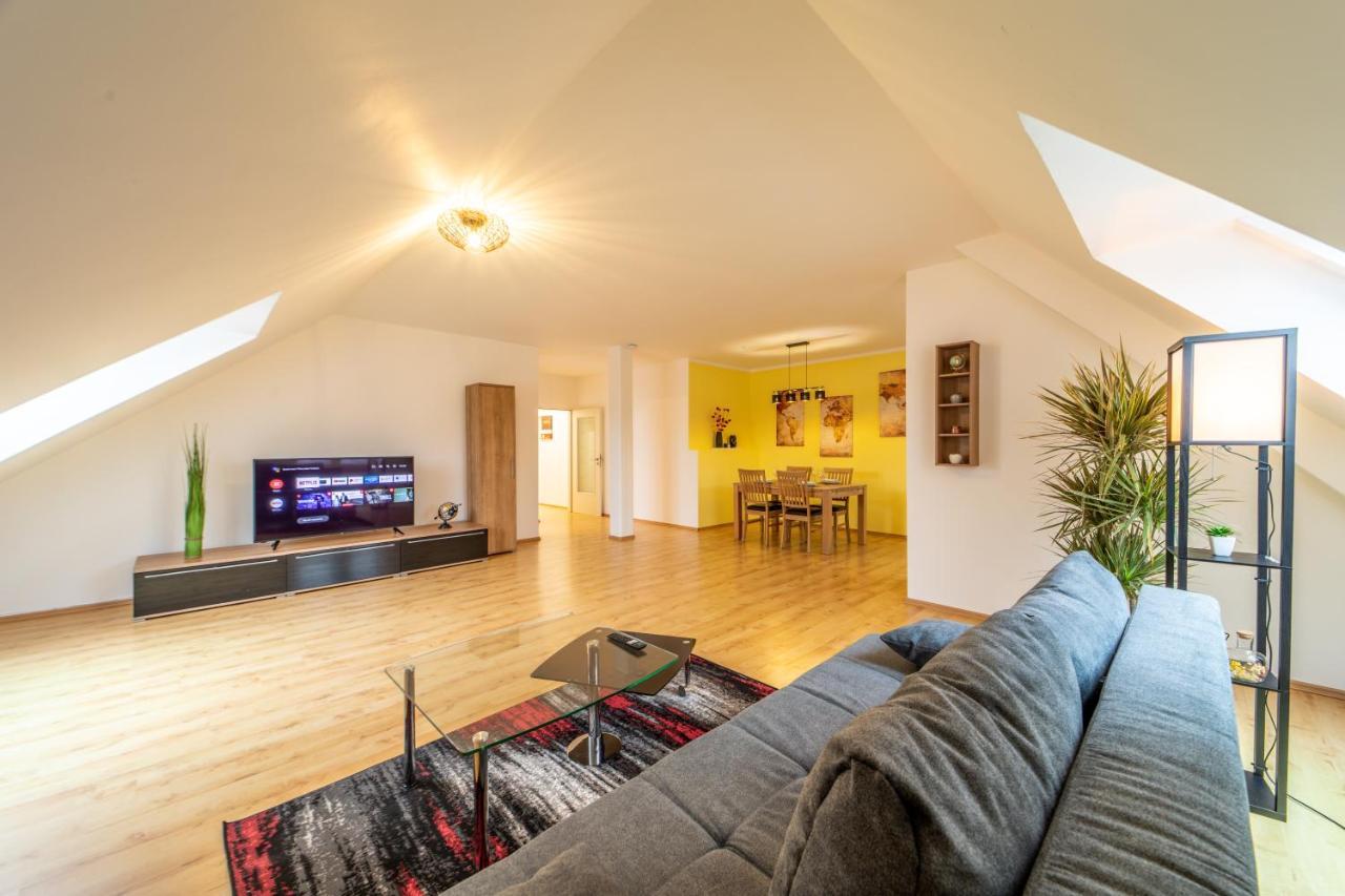 Moderne Dachgeschosswohnung - Parkplatz - Netflix Coburg Exterior foto