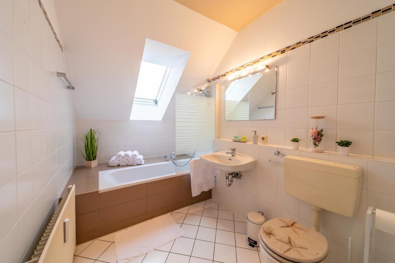 Moderne Dachgeschosswohnung - Parkplatz - Netflix Coburg Exterior foto